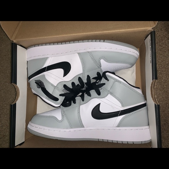Air Jordan 1 Mid Light smoke grey.